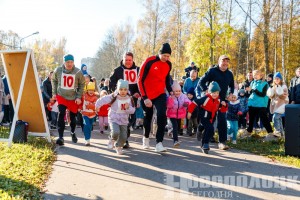 Забег с папами, силовое двоеборье и #папазал. В Неделю родительской любви в Новополоцке провели увлекательные спортивные мероприятия